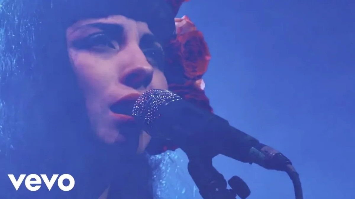 Mon Laferte - Tu Falta De Querer - En Vivo